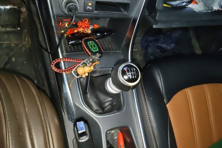 Used BYD Song 2016 1.5TI Manual Luxury Model Gear Lever