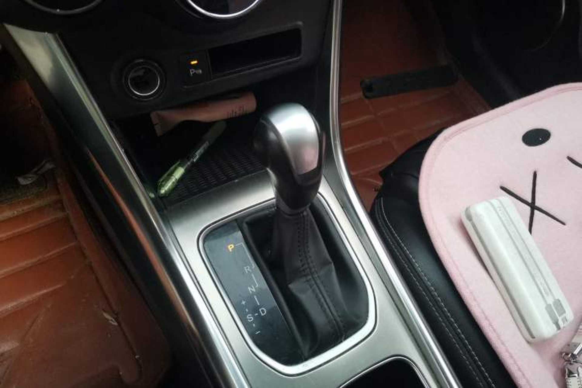 Used BYD Song 2016 GaiShi Edition 1.5TID Automatic Elite Model Gear Lever
