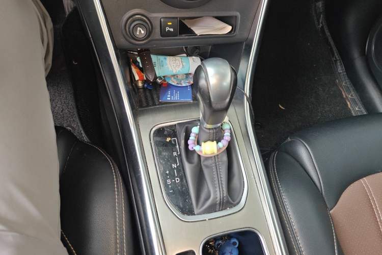 Used BYD Song 2016 GaiShi Edition 1.5TID Automatic Elite Model Gear Lever