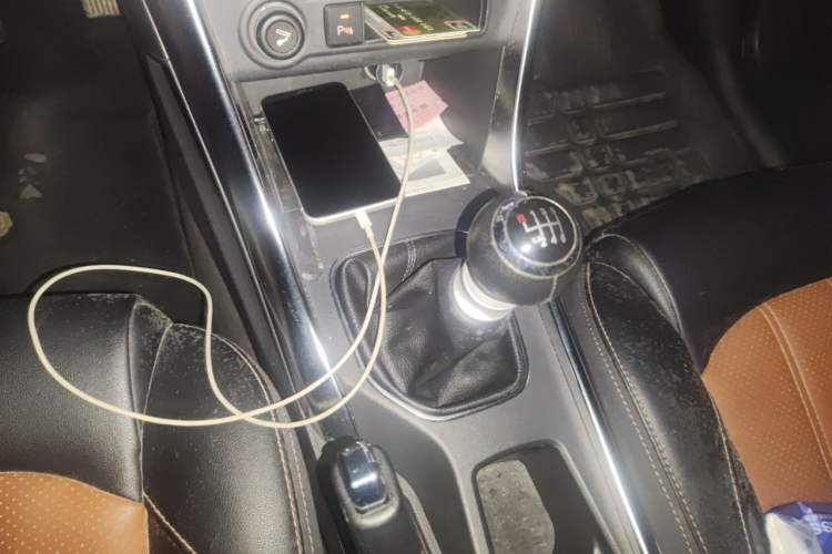Used BYD Song 2016 1.5TI Manual Luxury Model Gear Lever