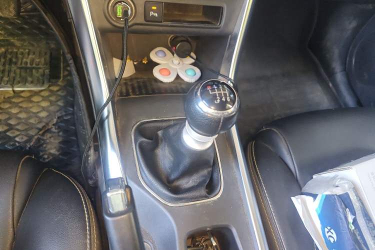 Used BYD Song 2016 GaiShi Edition 1.5TI Manual Elite Model Gear Lever