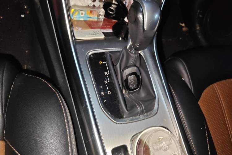 Used BYD Song 2016 2.0TID Automatic Prestige Edition Gear Lever