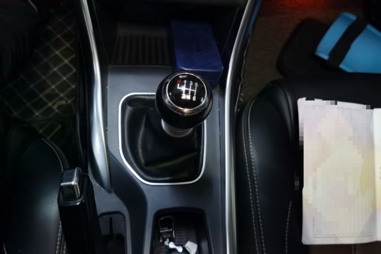 Used BYD Song 2016 GaiShi Edition 1.5TI Manual Elite Model Gear Lever