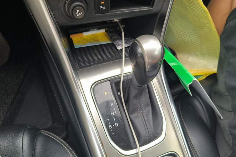 Used BYD Song 2016 GaiShi Edition 1.5TID Automatic Elite Model Gear Lever
