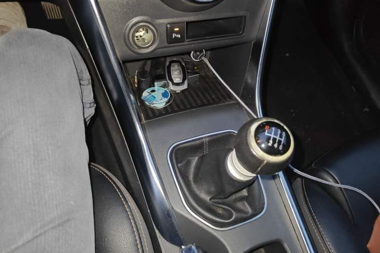 Used BYD Song 2016 1.5TI Manual Luxury Model Gear Lever