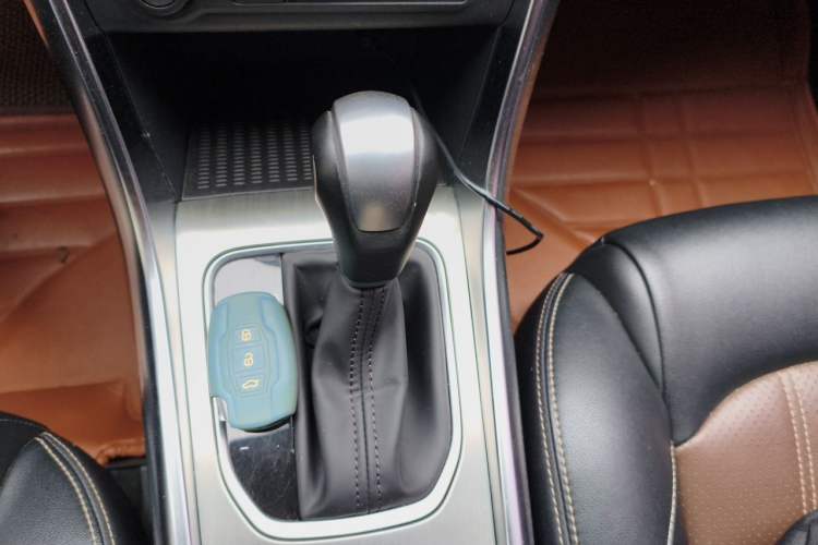 Used BYD Song 2016 GaiShi Edition 1.5TID Automatic Elite Model Gear Lever