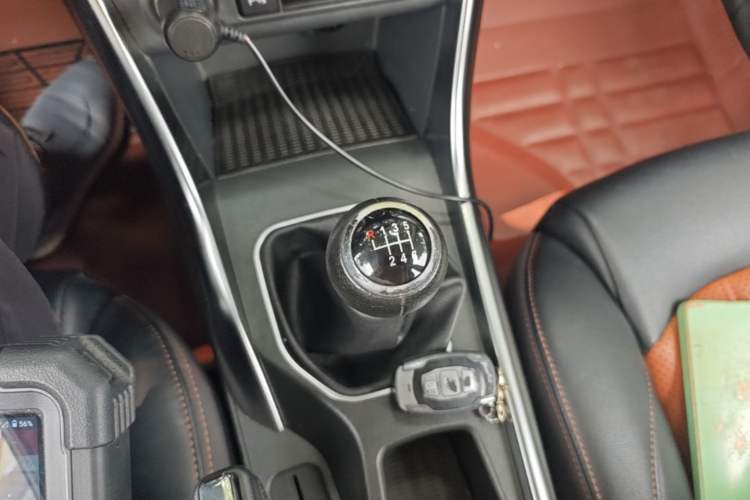 Used BYD Song 2016 1.5TI Manual Luxury Model Gear Lever
