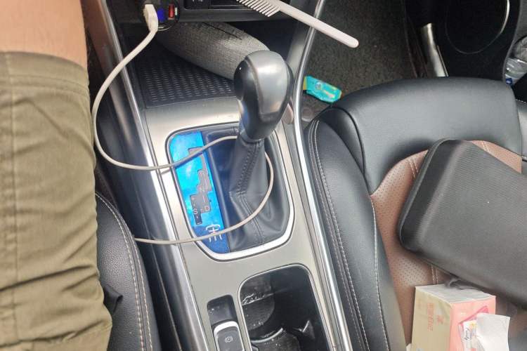 Used BYD Song 2016 GaiShi Edition 1.5TID Automatic Elite Model Gear Lever