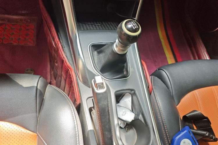 Used BYD Song 2016 1.5TI Manual Luxury Model Gear Lever