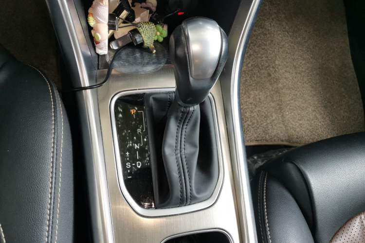 Used BYD Song 2016 GaiShi Edition 1.5TID Automatic Elite Model Gear Lever