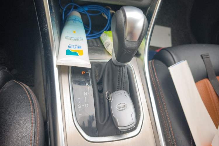 Used BYD Song 2016 2.0TID Automatic Prestige Edition Gear Lever