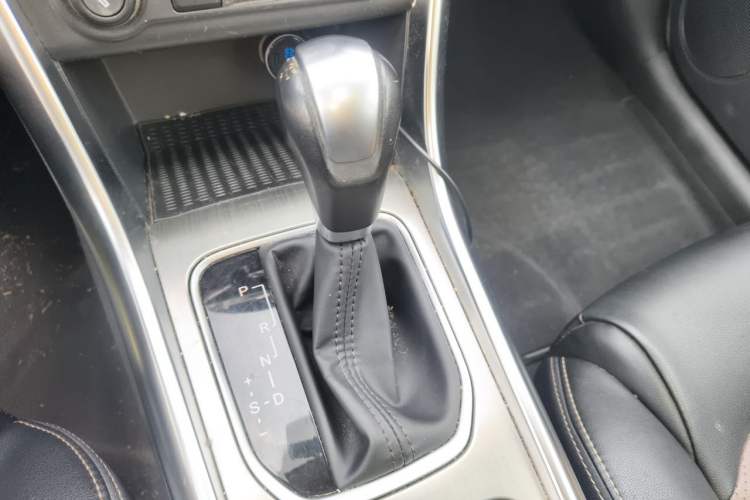 Used BYD Song 2016 Gaishi Edition 1.5TID Automatic Luxury Model Gear Lever