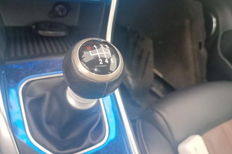 Used BYD Song 2016 GaiShi Edition 1.5TI Manual Elite Model Gear Lever