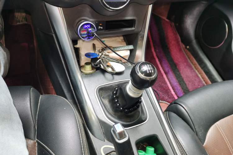 Used BYD Song 2016 GaiShi Edition 1.5TI Manual Elite Model Gear Lever
