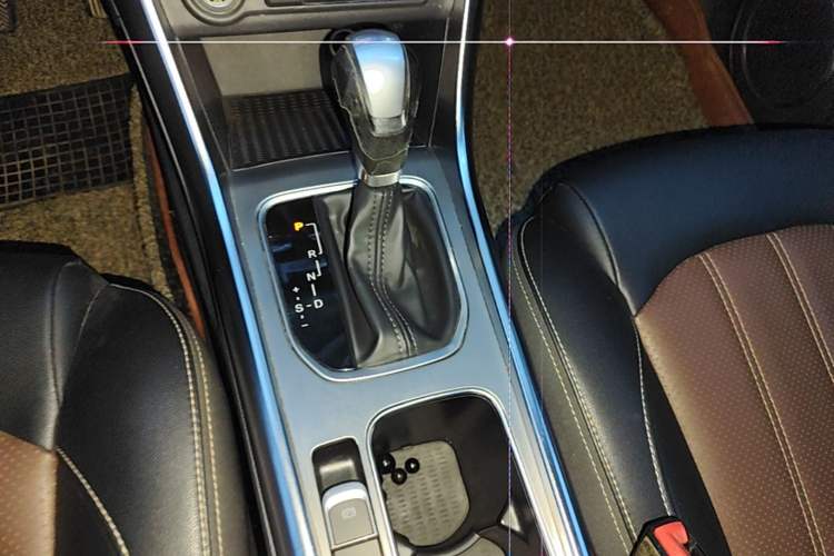Used BYD Song 2016 GaiShi Edition 1.5TID Automatic Elite Model Gear Lever