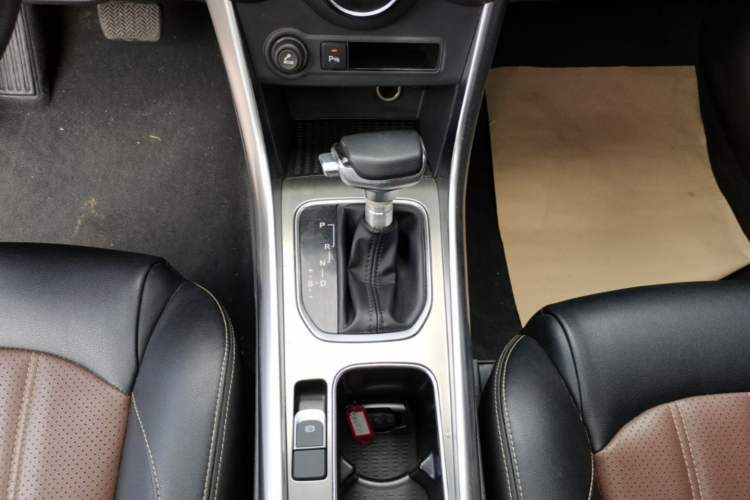Used BYD Song 2016 GaiShi Edition 1.5TID Automatic Elite Model Gear Lever