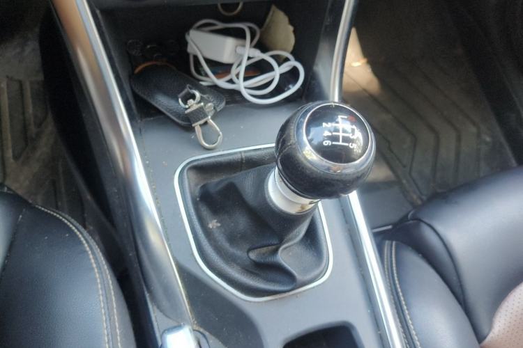 Used BYD Song 2016 GaiShi Edition 1.5TI Manual Elite Model Gear Lever