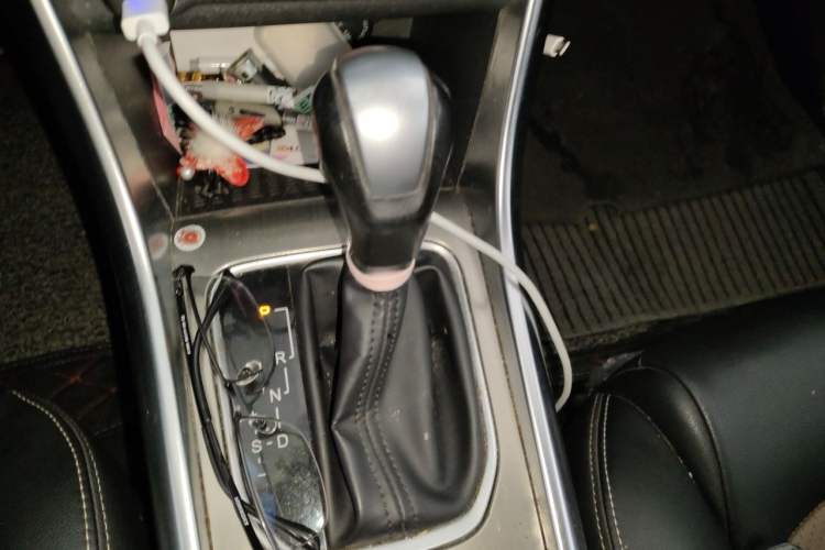 Used BYD Song 2016 GaiShi Edition 1.5TID Automatic Elite Model Gear Lever