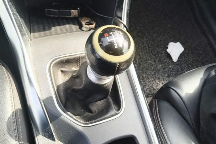 Used BYD Song 2016 Gaishi Edition 1.5TI Manual 4G Prestige Model Gear Lever