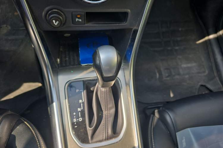 Used BYD Song 2016 GaiShi Edition 1.5TID Automatic Elite Model Gear Lever
