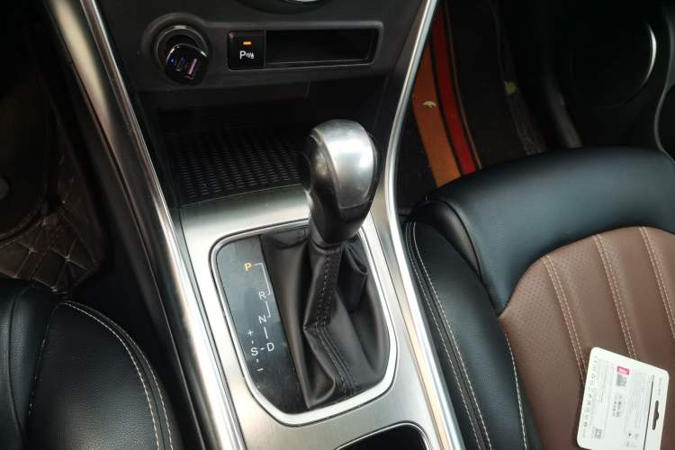 Used BYD Song 2016 Gaishi Edition 1.5TID Automatic Luxury Model Gear Lever