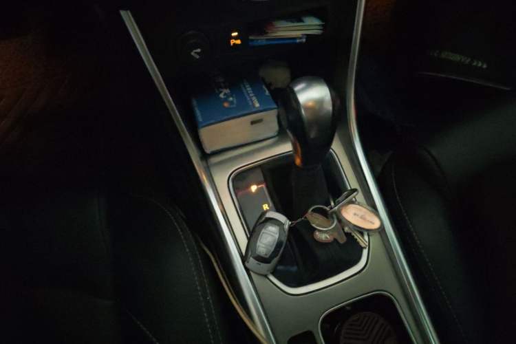 Used BYD Song 2016 Gaishi Edition 1.5TID Automatic Luxury Model Gear Lever