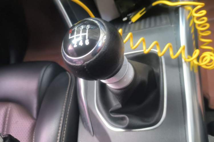 Used BYD Song 2016 GaiShi Edition 1.5TI Manual Elite Model Gear Lever