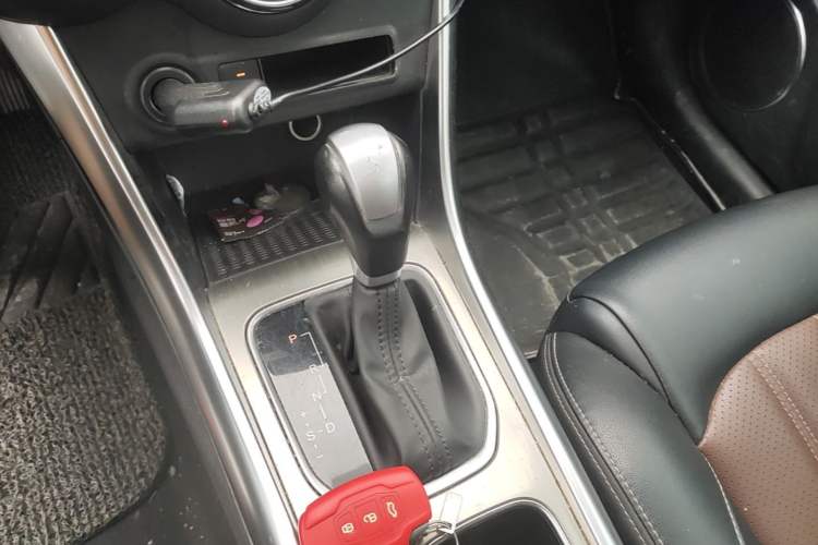Used BYD Song 2016 GaiShi Edition 1.5TID Automatic Elite Model Gear Lever