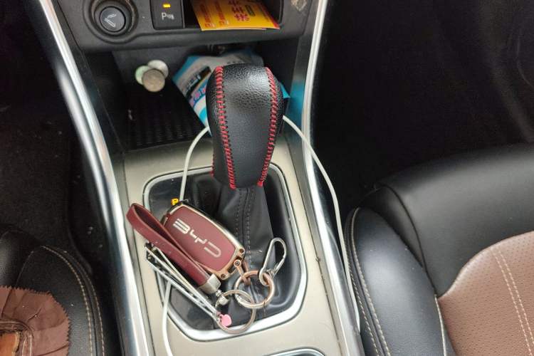 Used BYD Song 2016 Gaishi Edition 1.5TID Automatic Luxury Model Gear Lever