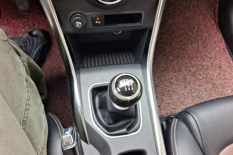 Used BYD Song 2016 GaiShi Edition 1.5TI Manual Elite Model Gear Lever