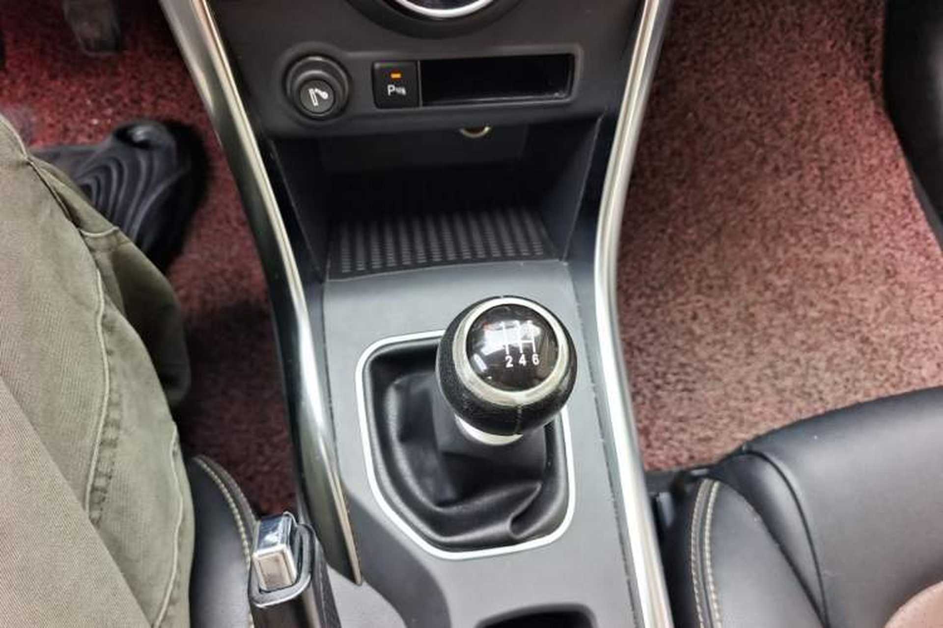 Used BYD Song 2016 GaiShi Edition 1.5TI Manual Elite Model Gear Lever