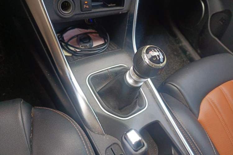 Used BYD Song 2016 1.5TI Manual Luxury Model Gear Lever