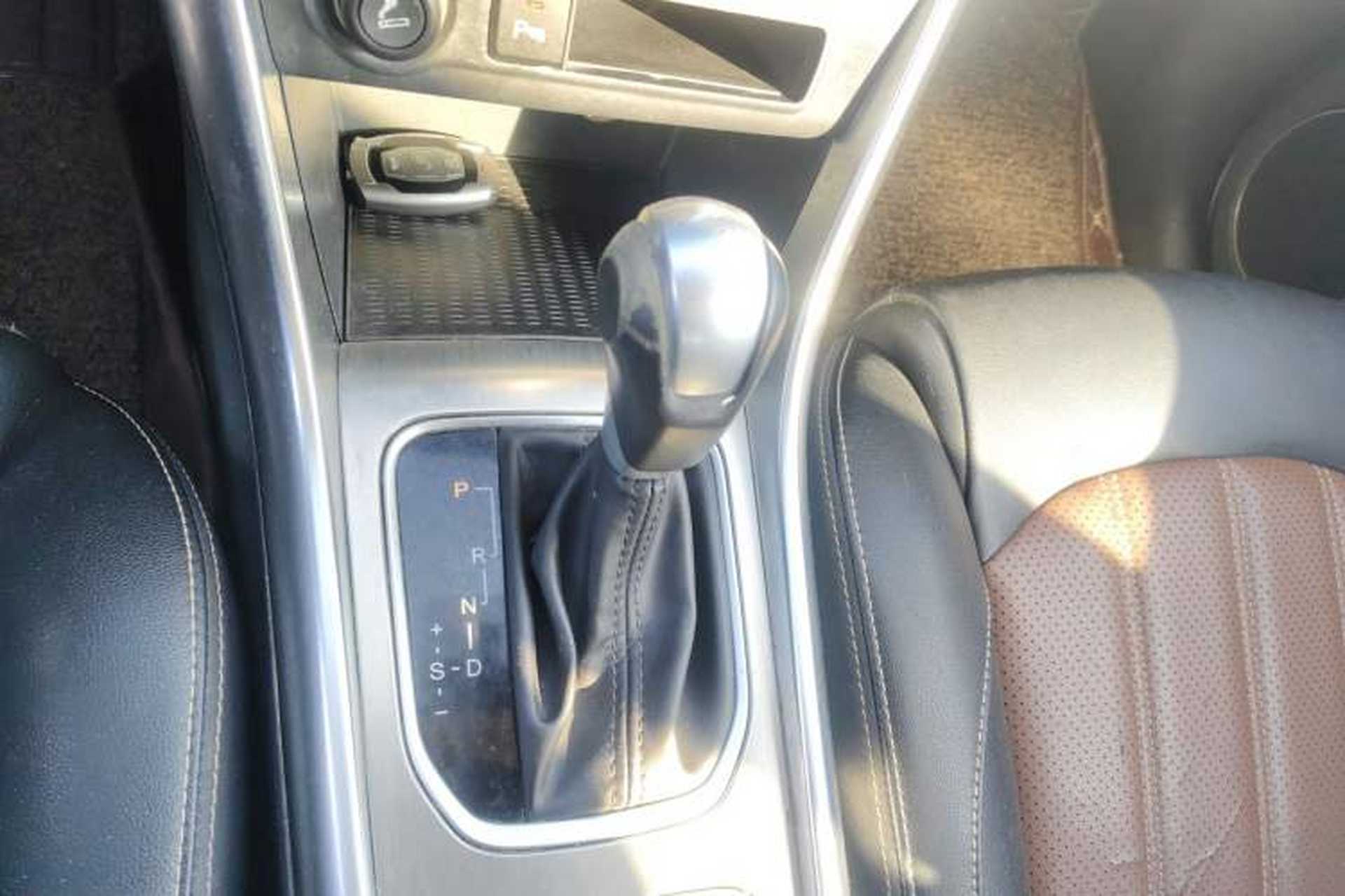 Used BYD Song 2016 Gaishi Edition 1.5TID Automatic Luxury Model Gear Lever