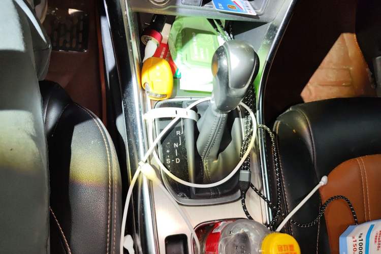 Used BYD Song 2016 2.0TID Automatic Luxury Edition Gear Lever