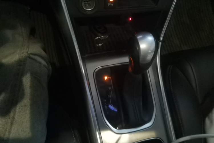 Used BYD Song 2016 GaiShi Edition 1.5TID Automatic Elite Model Gear Lever