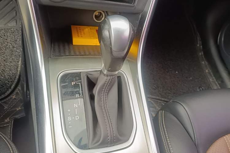 Used BYD Song 2016 GaiShi Edition 1.5TID Automatic Elite Model Gear Lever