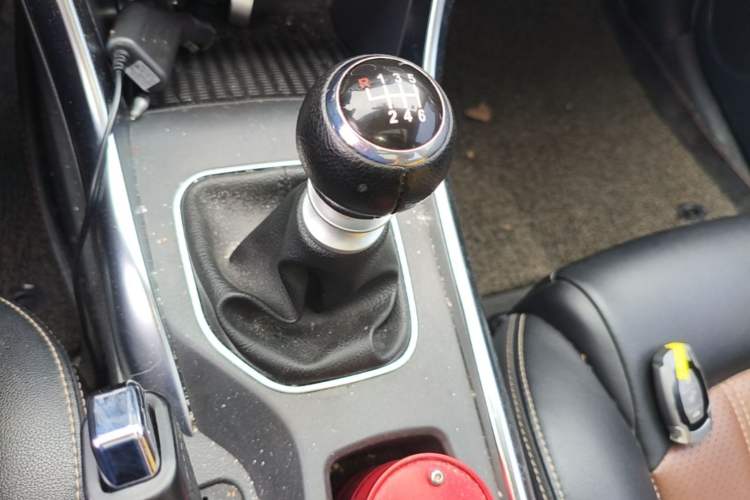 Used BYD Song 2016 Gaishi Edition 1.5TI Manual Haoya Model Gear Lever
