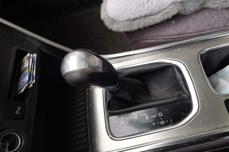 Used BYD Song 2016 2.0TID Automatic Prestige Edition Gear Lever