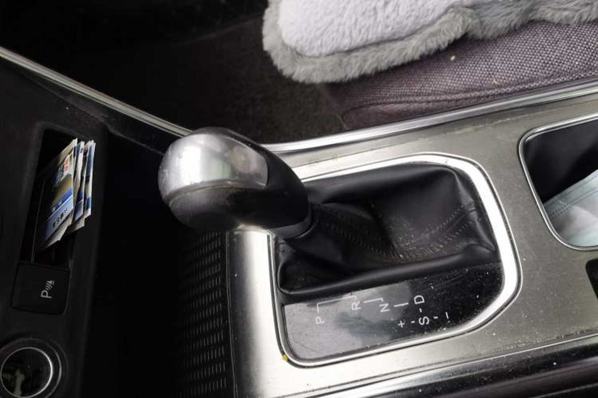 Used BYD Song 2016 2.0TID Automatic Prestige Edition Gear Lever