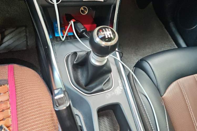 Used BYD Song 2016 GaiShi Edition 1.5TI Manual Elite Model Gear Lever