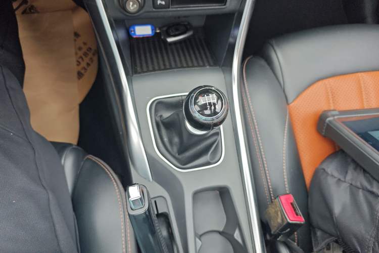 Used BYD Song 2016 Gaishi Edition 1.5TI Manual Haoya Model Gear Lever