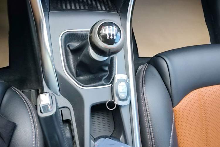 Used BYD Song 2016 GaiShi Edition 1.5TI Manual Elite Model Gear Lever