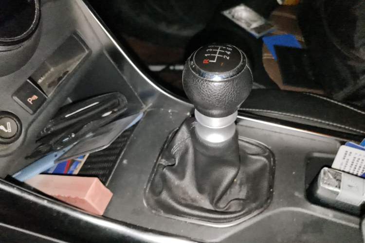 Used BYD Song 2016 GaiShi Edition 1.5TI Manual Elite Model Gear Lever
