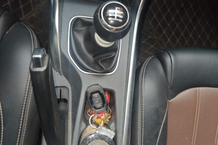 Used BYD Song 2016 GaiShi Edition 1.5TI Manual Elite Model Gear Lever