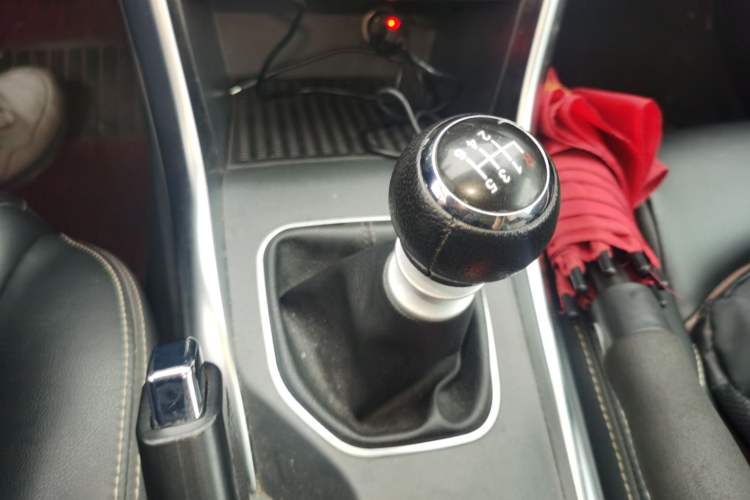 Used BYD Song 2016 GaiShi Edition 1.5TI Manual Elite Model Gear Lever