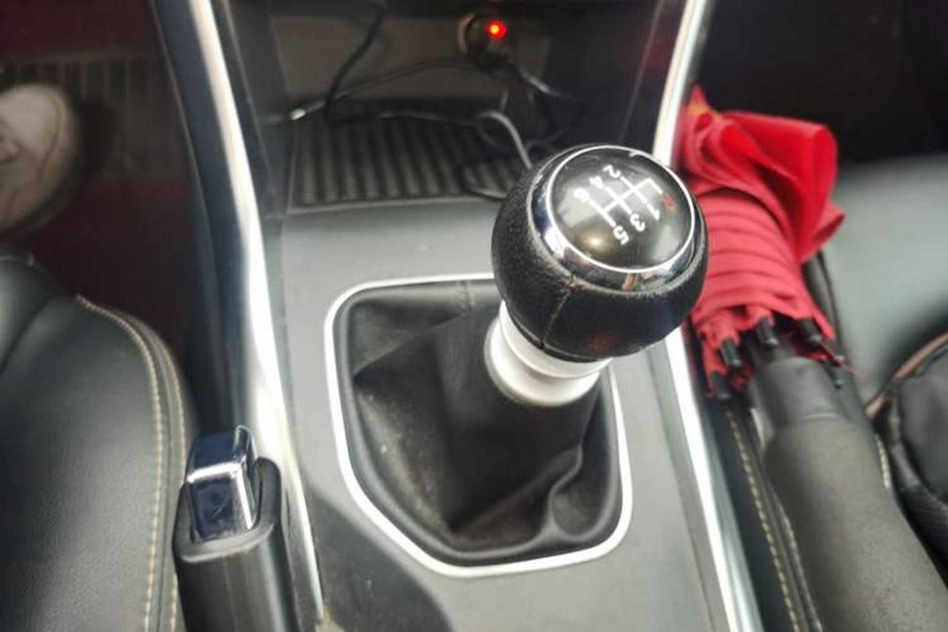 Used BYD Song 2016 GaiShi Edition 1.5TI Manual Elite Model Gear Lever