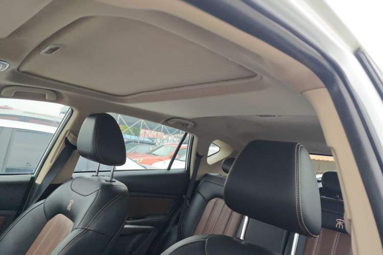 Used BYD Song 2016 GaiShi Edition 1.5TI Manual Elite Model Headliner