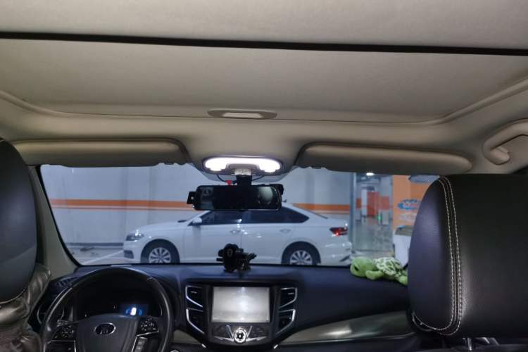 Used BYD Song 2016 GaiShi Edition 1.5TI Manual Elite Model Headliner