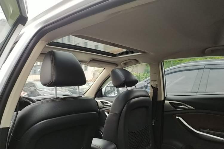 Used BYD Song 2016 GaiShi Edition 1.5TI Manual Elite Model Headliner