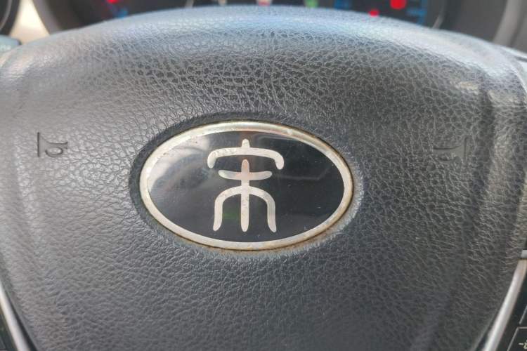 Used BYD Song 2016 GaiShi Edition 1.5TI Manual Elite Model Interior 1